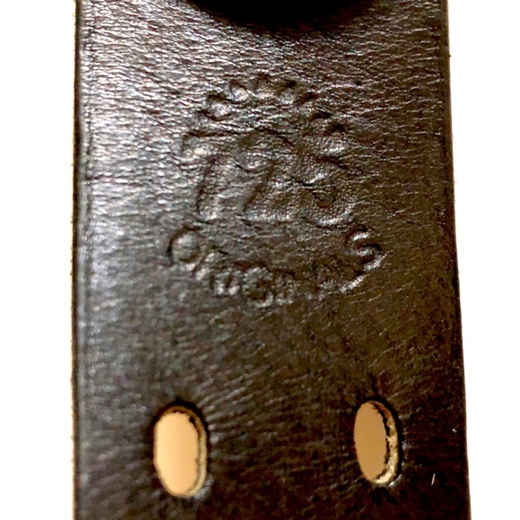 Levi’s Black belt Leather Double Perforated silver hardware Excellent Condition - Picture 2 of 5